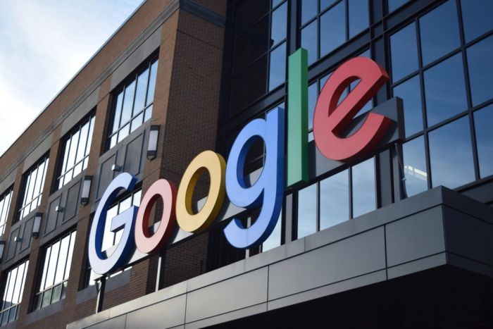 Google расторгает контракты с тысячами временных работников