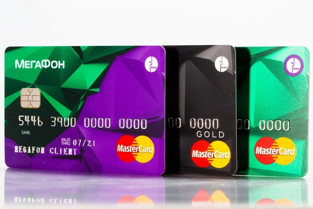 «МегаФон» привязал банковскую карту к счету телефона