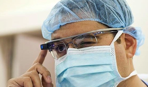 Проект Google Glass перешел на корпоративные рельсы