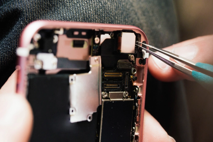 Пользователи смогут ремонтировать iPhone в любой мастерской