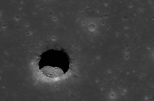 Lunar Reconnaissance Orbiter нашел лунные колодцы