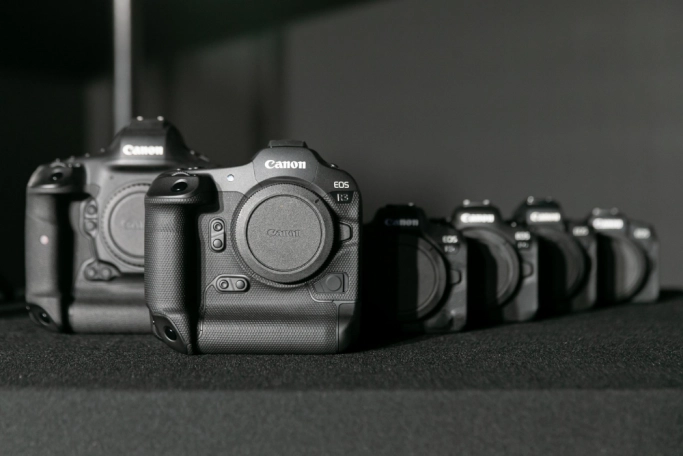 Canon представила зеркальную фотокамеру EOS R3. Рис. 1