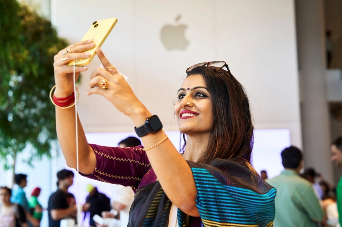 Apple открыла магазин в Индии. Рис. 1
