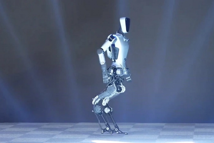 Expedition A1 — многофункциональный человекоподобный робот . Рис. 1
