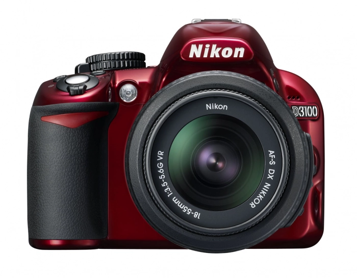 Nikon представляет зеркальную камеру в красном цвете