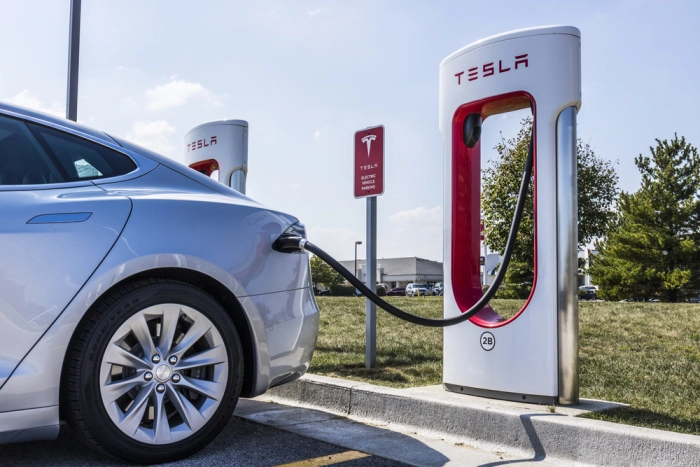 Tesla снизит стоимость электромобилей на $10 000