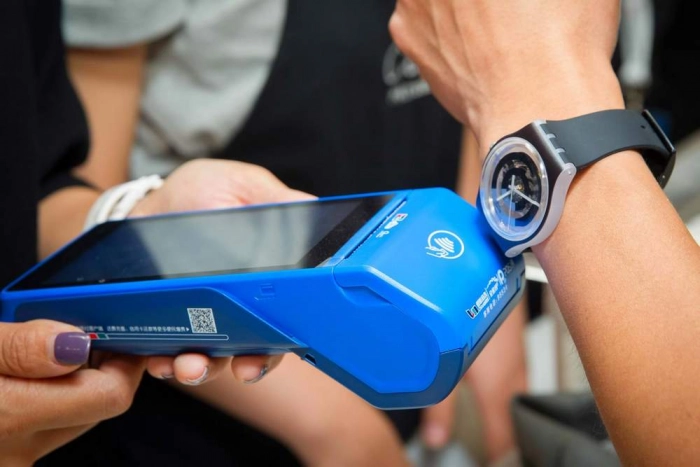 ВТБ запустил SwatchPay для оплаты часами