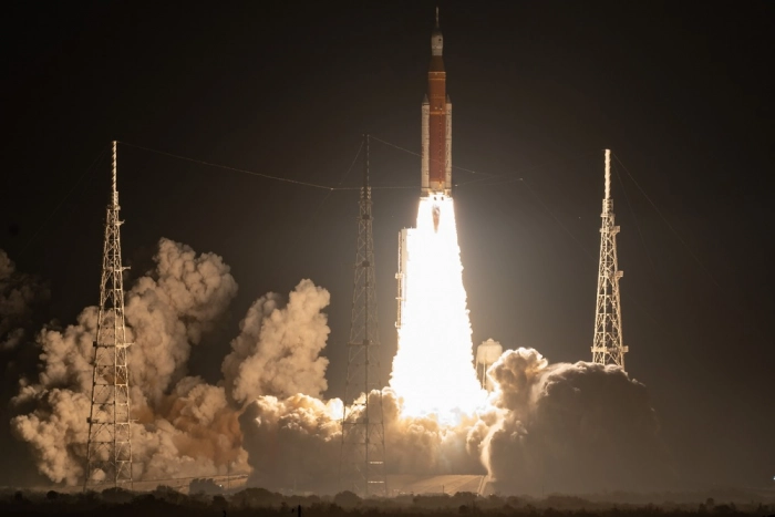 NASA отправило на Луну Orion, массовые увольнения в Amazon, Telegram бьет рекорды по количеству авторов