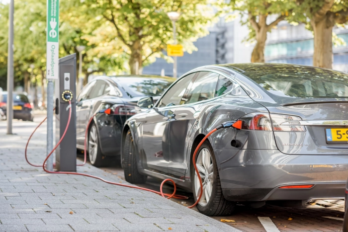 Tesla вынуждает других участников рынка ускорить переход на электромобили