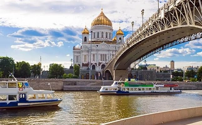 Сбербанк оснастил POS-терминалами весь туристический и прогулочный флот Москвы