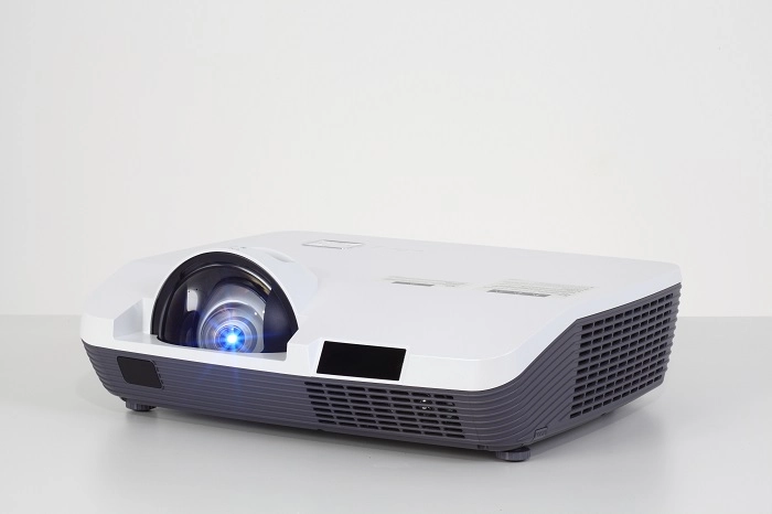 EIKI LC-XAU200 - короткофокусный проектор для офиса