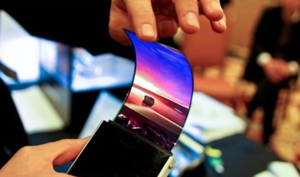 Компания Samsung создала небьющийся гибкий OLED-экран