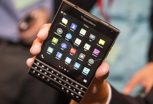 BlackBerry выпускает на рынок «странный» смартфон Passport