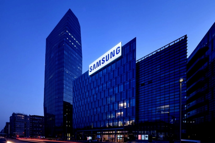 Samsung представила новые гибкие смартфоны, поставив цель продать в текущем году 10 млн штук