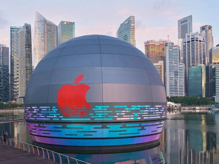 Apple откроет первый в мире магазин в плавучем шаре на воде
