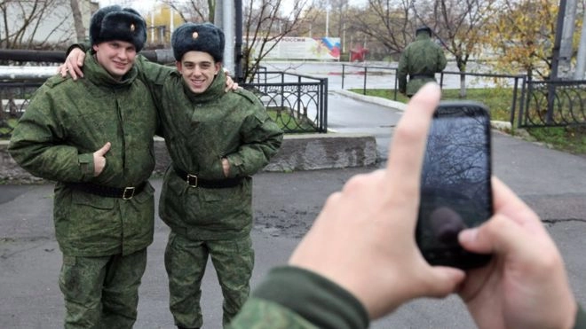 Распутают «Сеть»: российским военнослужащим ограничат общение в Интернете