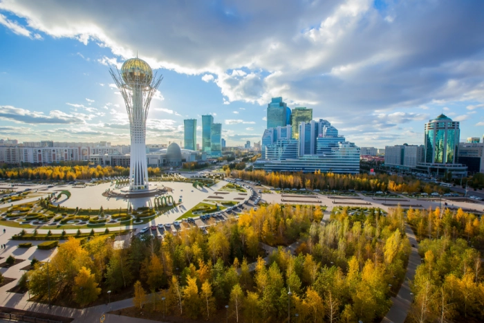 В теплые края: Huawei релоцировала часть сотрудников из РФ в Казахстан и Узбекистан
