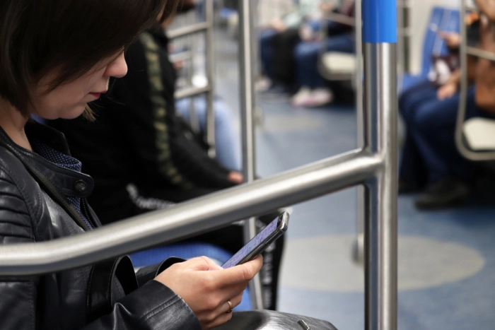 Wi-Fi петербургского и московского метро призвал «спасать Россию»