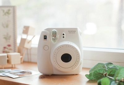 Пленочный фотоаппарат Instax Mini 8 c технологией моментальной печати