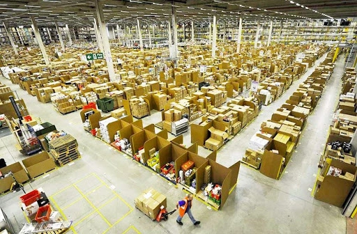 Французский суд заставил Amazon закрыть все склады в стране