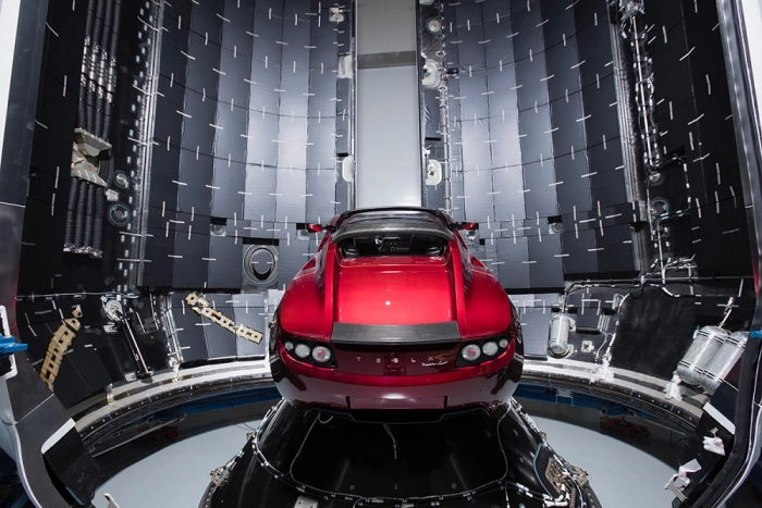 Tesla Roadster в космосе: пять лет спустя