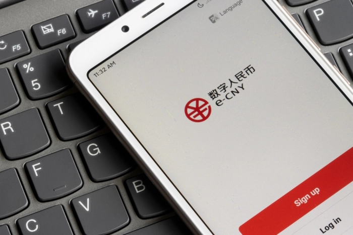 В США хотят запретить Google Play и App Store размещать приложения c оплатой в цифровых юанях 