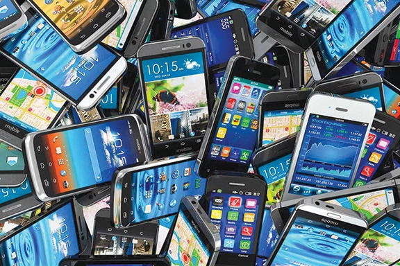 СЗФО: продажи смартфонов с марта по май прибавили 4% в штуках и 11% в деньгах