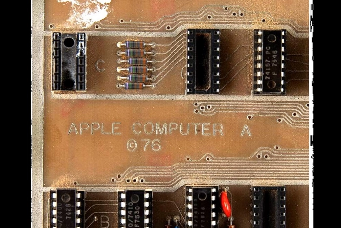 Прототип компьютера Apple-1 подорожал на аукционе до $278  тыс, и это еще не конец