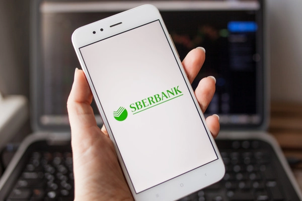 Сбербанк тестирует онлайн-переводы со снятием наличных без карты