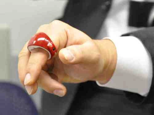 В Fujitsu Labs создано кольцо, распознающее надписи в воздухе