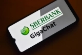 Обзор IT-Weekly: Сбер встроил GigaChat в Салют на умных колонках SberBoom, приложение для прогноза задержек авиарейсов