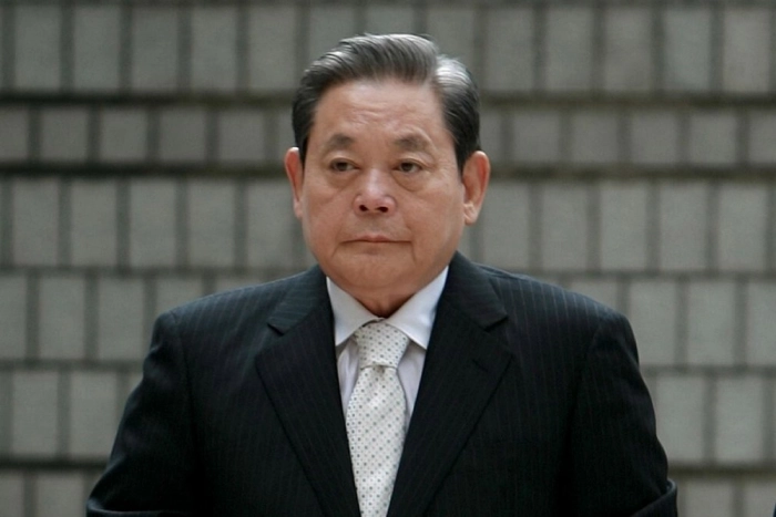 Скончался легендарный глава Samsung Ли Гон Хи