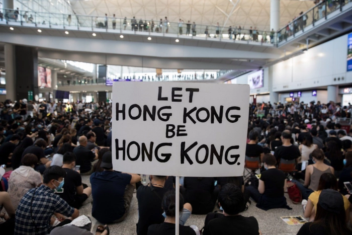 Apple удалила приложение китайских повстанцев, отслеживающее активность полиции Гонконга