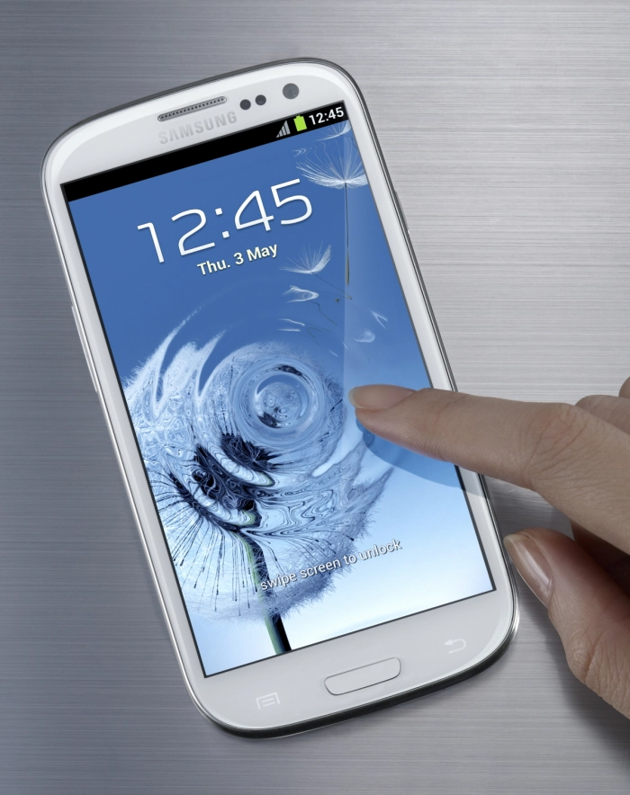 Samsung представил флагманский смартфон Galaxy S III