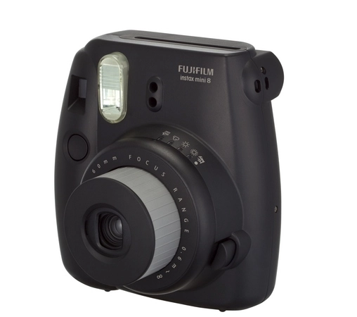 Пленочный фотоаппарат Instax Mini 8 c технологией моментальной печати. Рис. 1