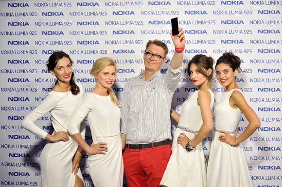 Nokia Lumia 925: новый экран и корпус. Рис. 2
