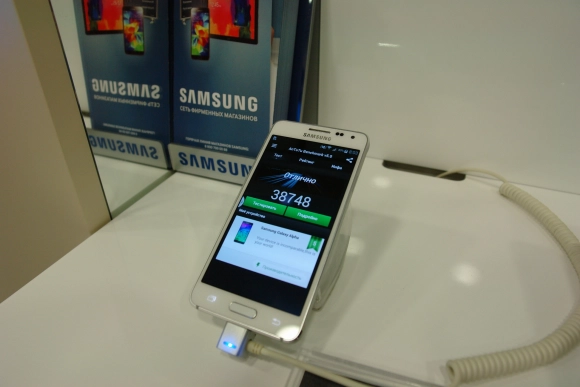 Samsung Galaxy Alpha: добавить металла. Рис. 3