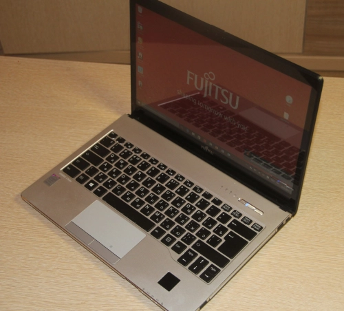 Fujitsu LIFEBOOK S935: спутник директора. Рис. 2