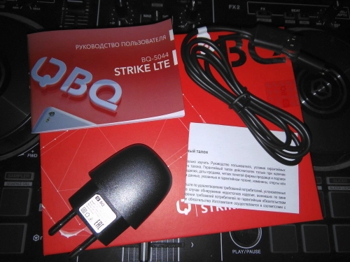 BQ STRIKE LTE: бирюзовый компакт. Рис. 1